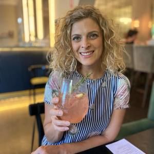 Meet your Posher, Dana